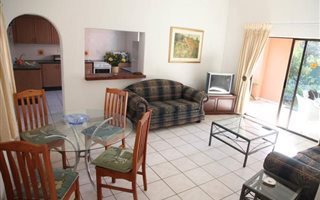2 Bedroom Garden Cottage in Woodmead