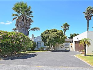 3 Bed House in Blouberg Rise