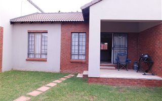 2 Bedroom Townhouse in Mooikloof Ridge