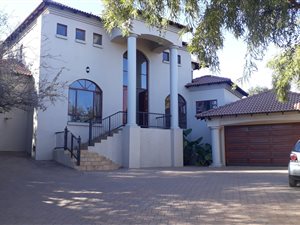 3 Bed House in Lynnwood Manor