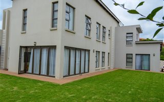 4 Bedroom House in Hazeldean (Silverlakes Surroundings)