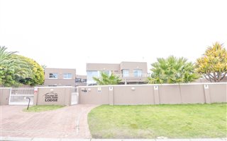 15 Bedroom House in Milnerton Ridge