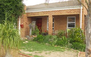 3 Bedroom House in Eikenbosch