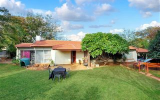 3 Bedroom House in Kensington B