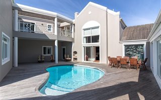 7 Bedroom House in Royal Alfred Marina
