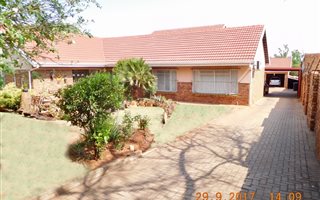 3 Bedroom Garden Cottage in Dennesig