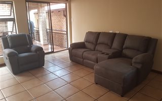 2 Bedroom Apartment in Monument