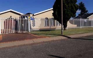 3 Bedroom House in Lenasia South