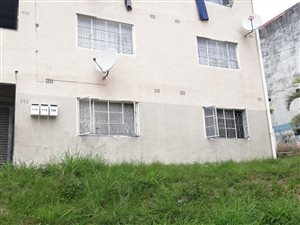 2 Bed Flat in Crossmoor
