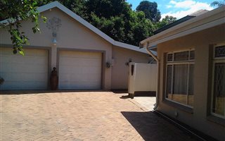 4 Bedroom House in Lynnwood Glen