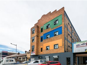 Bachelor apartment in Doornfontein