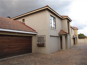 3 Bedroom Townhouse in Vanderbijlpark SE2