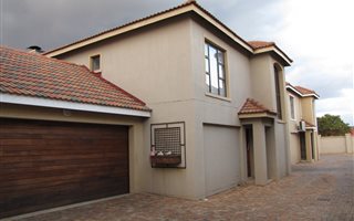 3 Bedroom Townhouse in Vanderbijlpark SE2