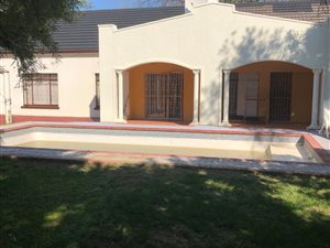 4 Bed House in Golf View