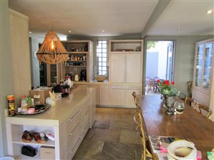 4 Bed House in Lynnwood Glen