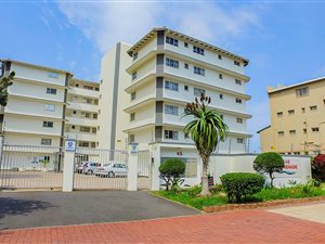 3 Bedroom Apartment in Amanzimtoti