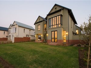 5 Bed House in Waterfall Equestrian Estate