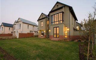5 Bedroom House in Waterfall Equestrian Estate