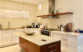 3 Bedroom Apartment in Houghton Estate