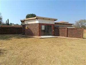 6 Bedroom House in Erasmia
