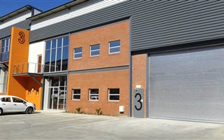 574 m² Industrial space in Louwlardia