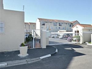2 Bed Apartment in Elsies River