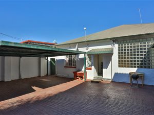 8 Bed House in Brixton