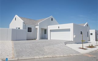 3 Bedroom House in Sunningdale