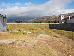 330 m² Land available in Fairview Golf Estate