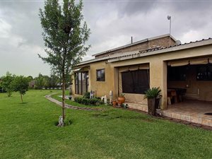 2.8 ha Smallholding in Theoville