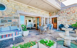 2 Bedroom Apartment in St James