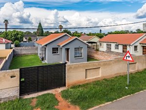 3 Bed House in Fleurhof