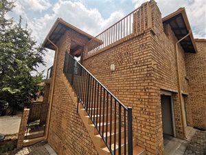 3 Bed Simplex in Lynnwood Manor