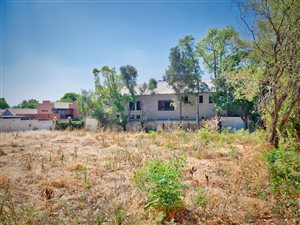1576 m² Land available in Parktown North
