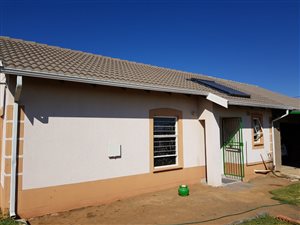 3 Bed House in Roodepan