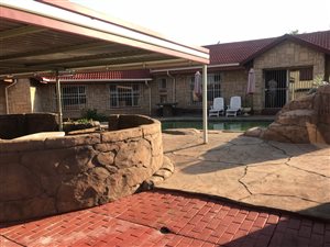 4 Bed House in Heuweloord