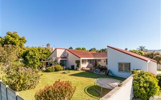 4 Bedroom House in Protea Valley