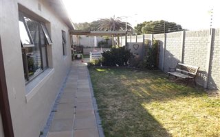 3 Bedroom House in Kirstenhof