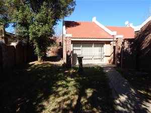 3 Bed Townhouse in Camelot