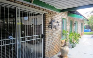 2 Bedroom Duet in Geelhoutpark