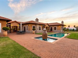 6 Bed House in Mooikloof Equestrian Estate