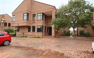 72 m² Office Space in Ferndale