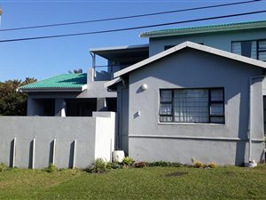 4 Bed House in Port Edward