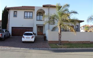 3 Bedroom House in Kyalami Gardens