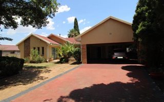 4 Bedroom House in Falcon Ridge
