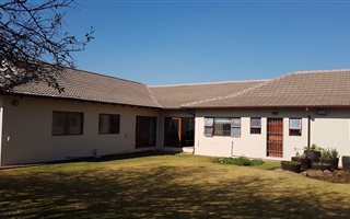 3.9 ha Farm in Sterkfontein and surrounds