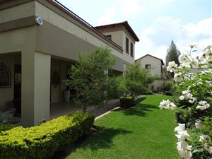 4 Bed House in Silver Lakes Golf Estate