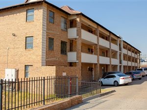 3 Bed Apartment in Midridge Park