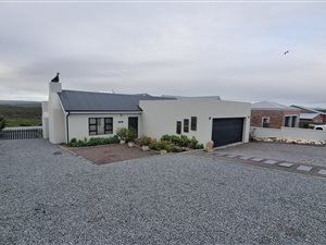 3 Bed House in Yzerfontein