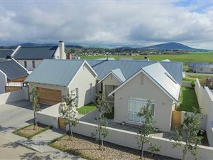 4 Bedroom House in Graanendal